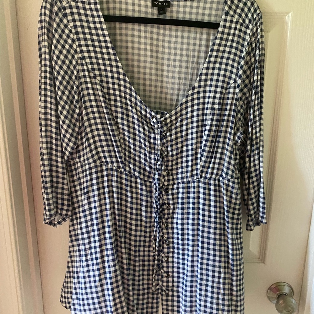Torrid Size 1 Navy and White Gingham 3/4 Sleeve Blouse